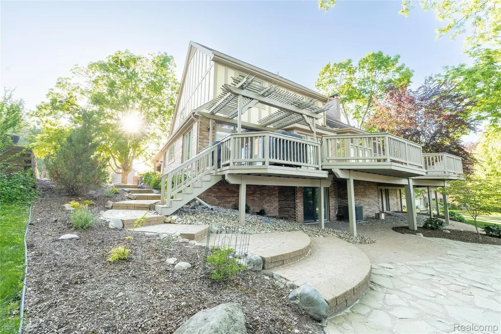 6514 Shagbark Drive Troy City MI 48098