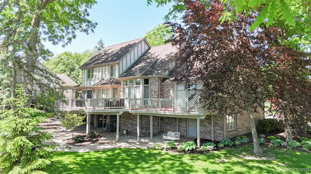 6514 Shagbark Drive Troy City MI 48098