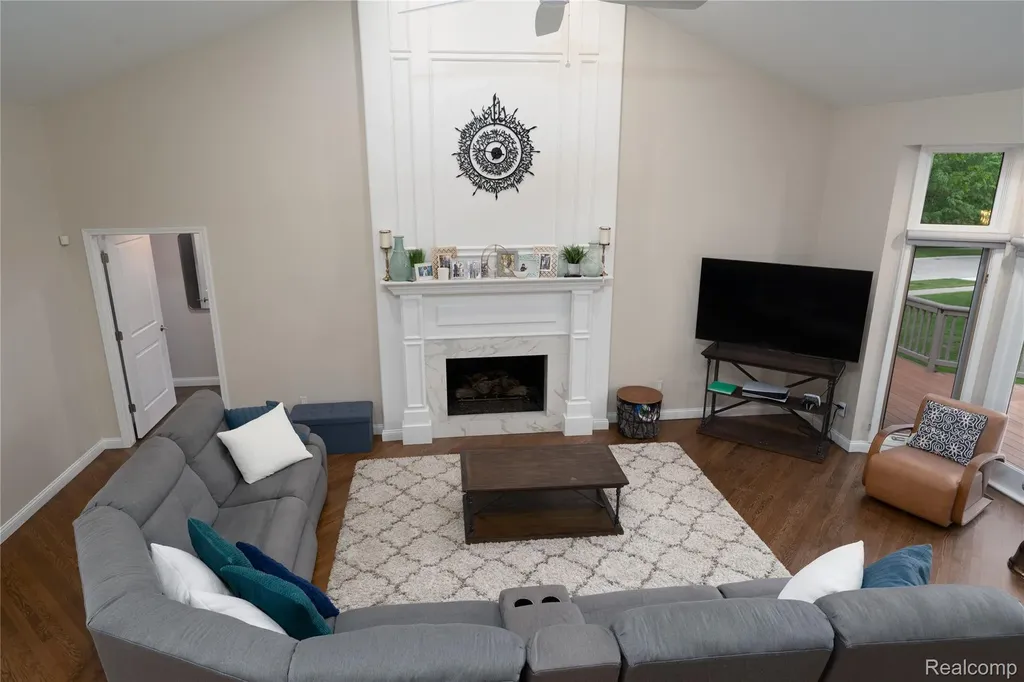 6514 Shagbark Drive Troy City MI 48098