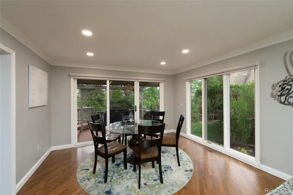 6514 Shagbark Drive Troy City MI 48098