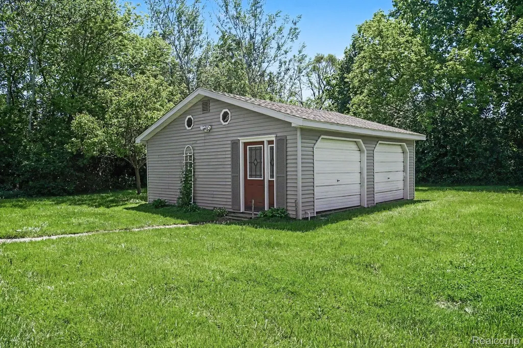 4023 S Genesee Road Burton City MI 48439