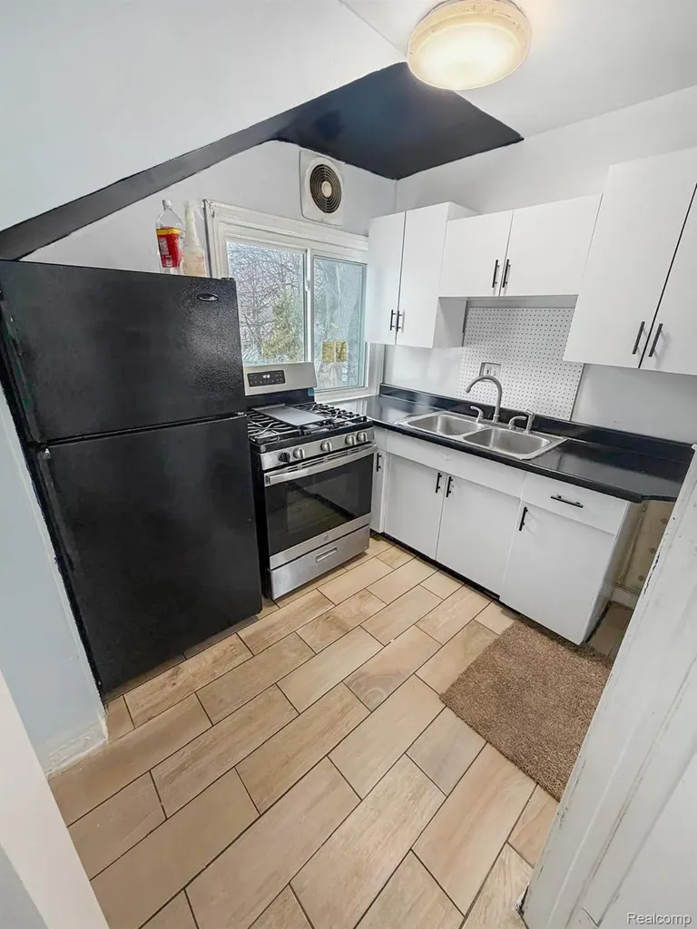 8805 Whitlock Avenue Dearborn City MI 48126