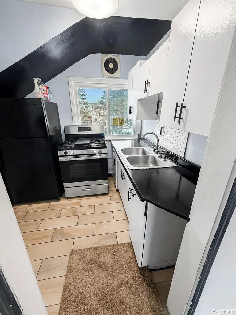 8805 Whitlock Avenue Dearborn City MI 48126
