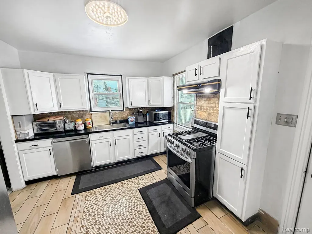 8805 Whitlock Avenue Dearborn City MI 48126