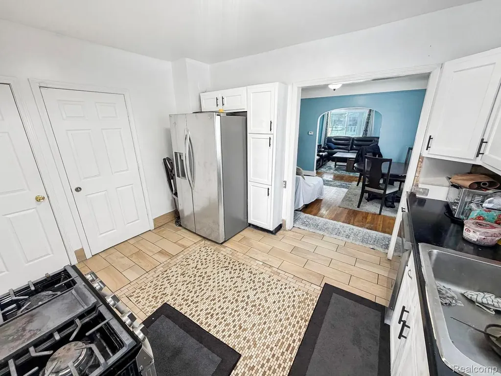 8805 Whitlock Avenue Dearborn City MI 48126