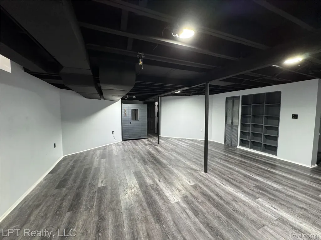 16282 Truwood Woodhaven City MI 48183