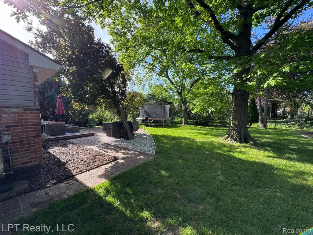 16282 Truwood Woodhaven City MI 48183