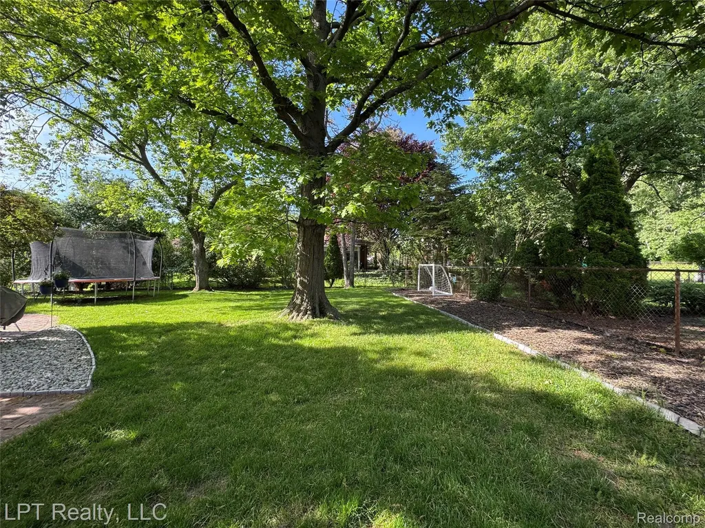 16282 Truwood Woodhaven City MI 48183