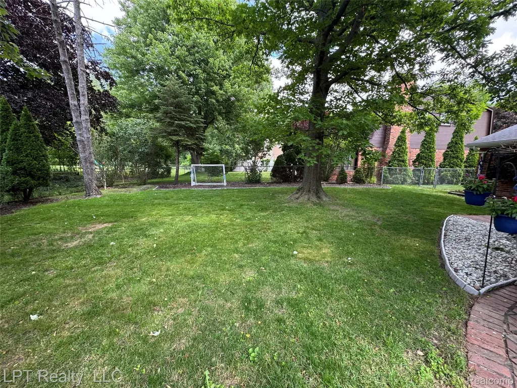 16282 Truwood Woodhaven City MI 48183