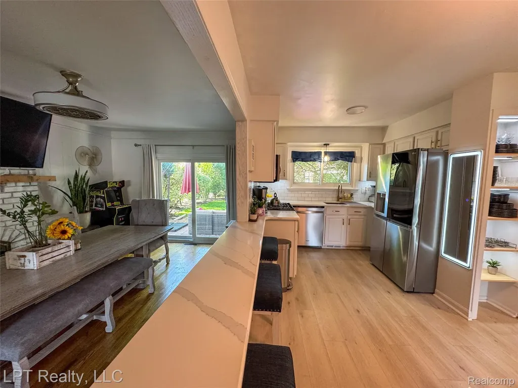 16282 Truwood Woodhaven City MI 48183