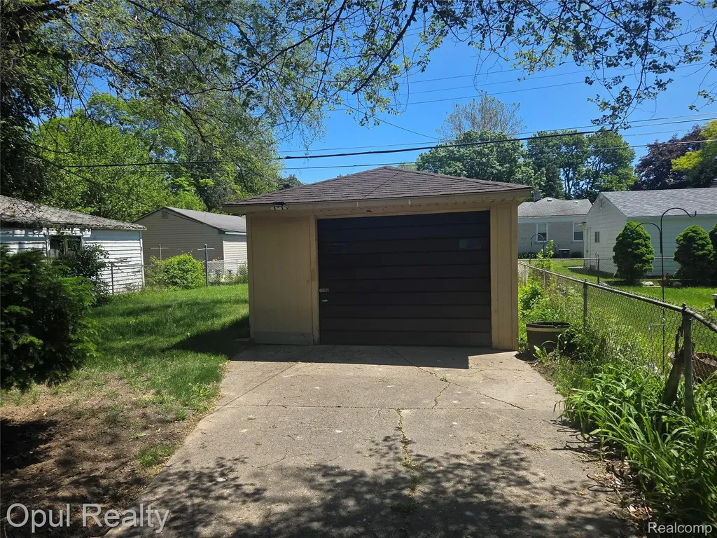 13520 Fenton Redford Charter Township MI 48239