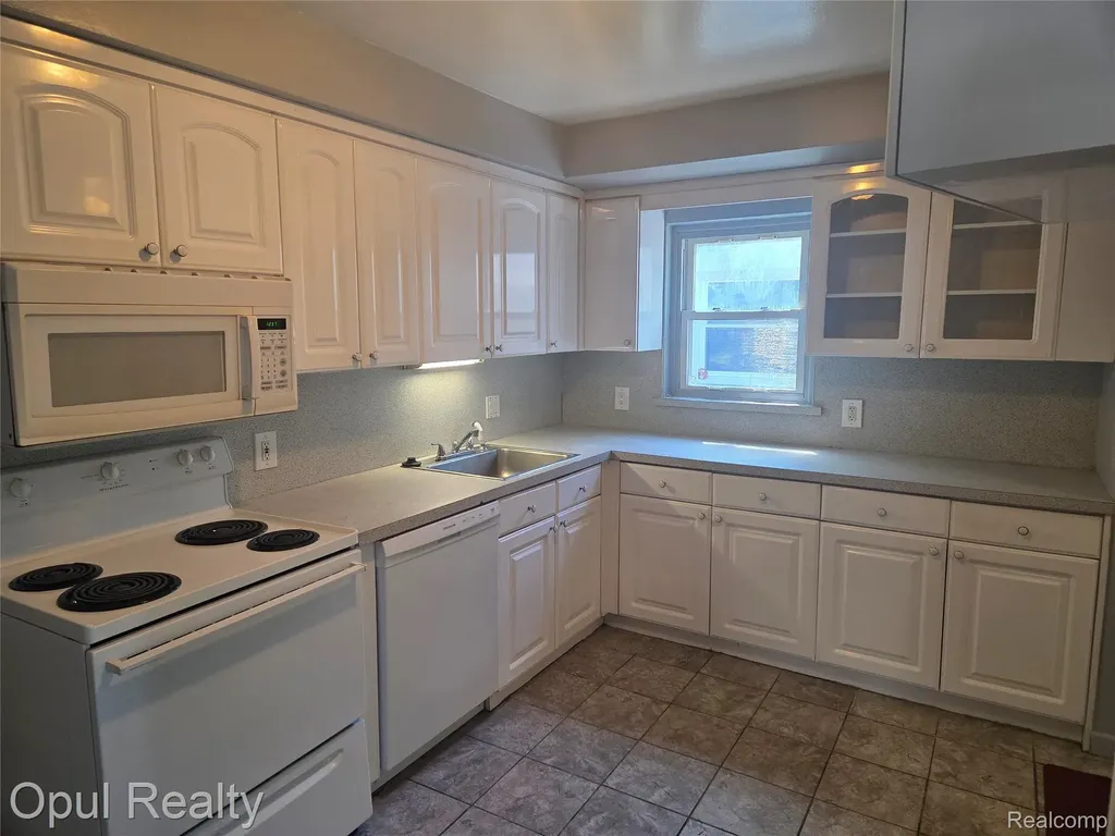 13520 Fenton Redford Charter Township MI 48239