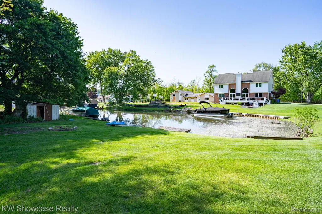 820 Clara Street Commerce Charter Township MI 48390
