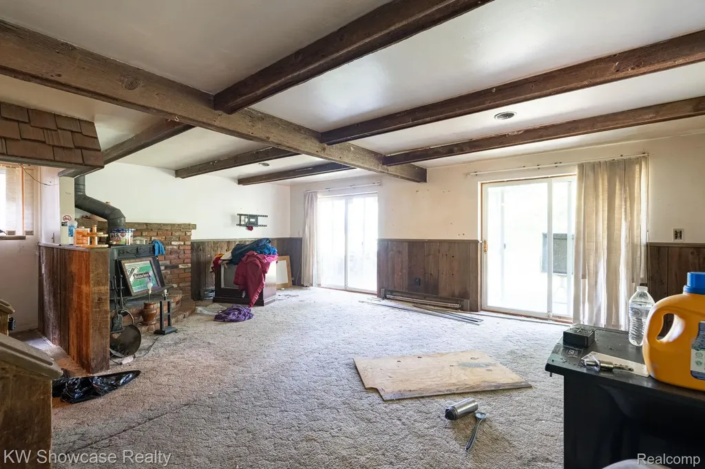 820 Clara Street Commerce Charter Township MI 48390