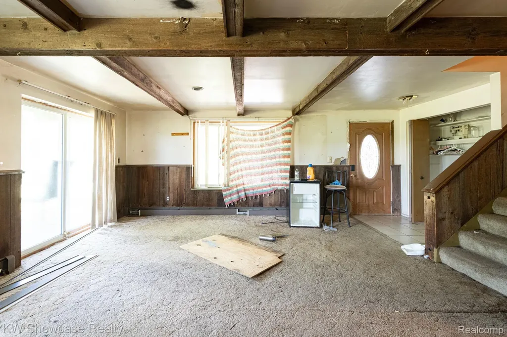 820 Clara Street Commerce Charter Township MI 48390