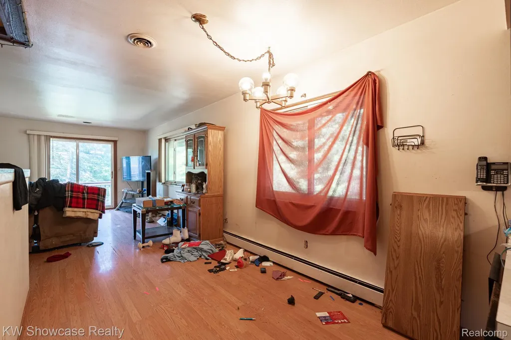 820 Clara Street Commerce Charter Township MI 48390