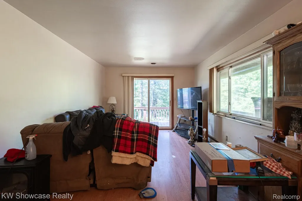 820 Clara Street Commerce Charter Township MI 48390