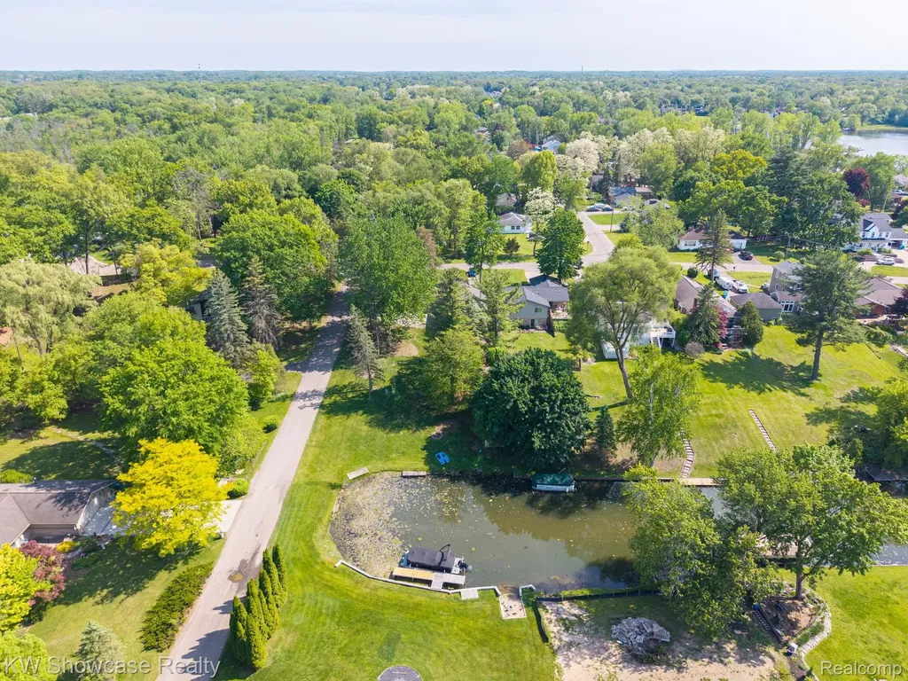 820 Clara Street Commerce Charter Township MI 48390