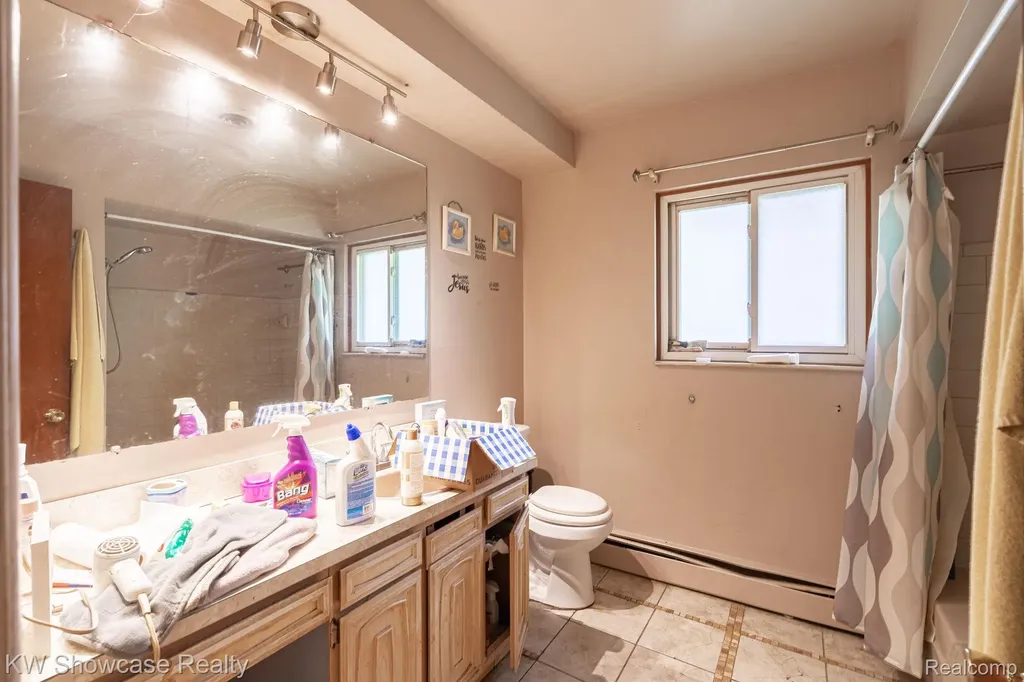 820 Clara Street Commerce Charter Township MI 48390