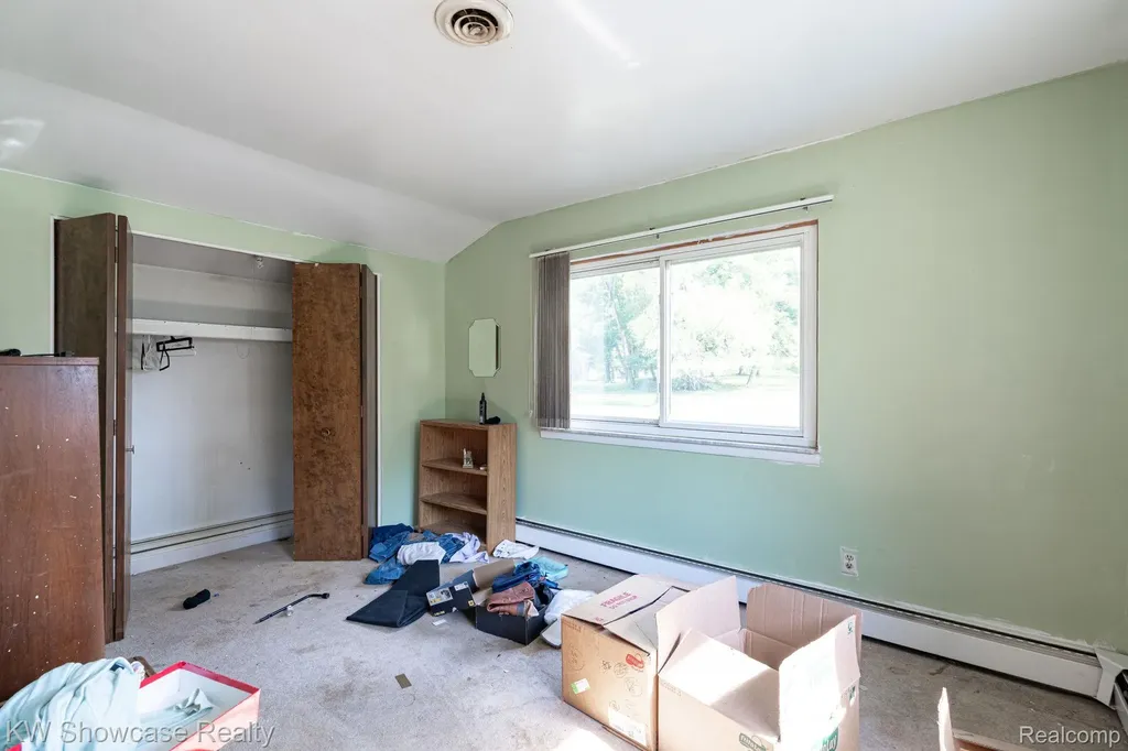 820 Clara Street Commerce Charter Township MI 48390