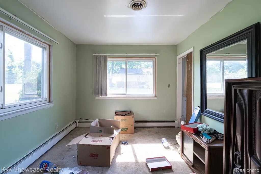 820 Clara Street Commerce Charter Township MI 48390