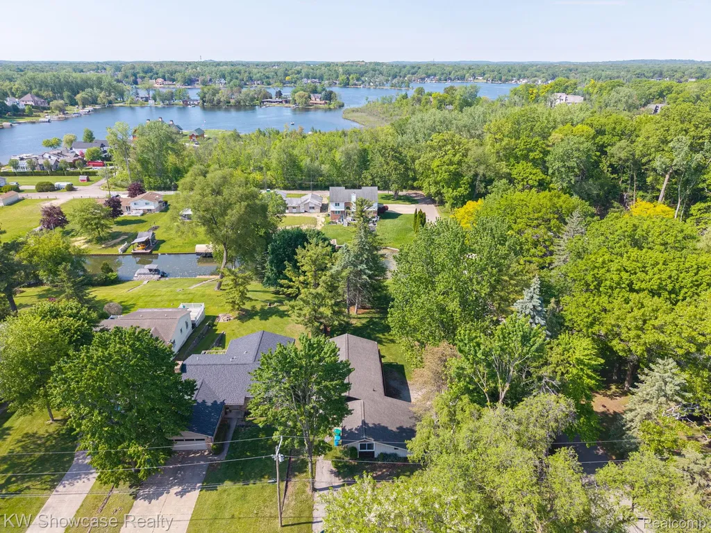 820 Clara Street Commerce Charter Township MI 48390