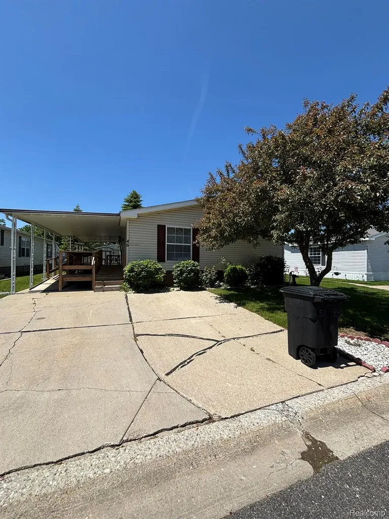 46 Bellwood Swartz Creek City MI 48473