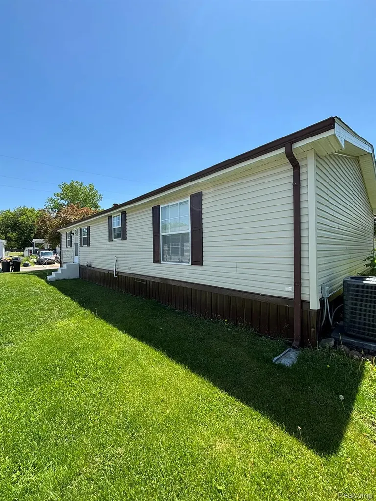 46 Bellwood Swartz Creek City MI 48473
