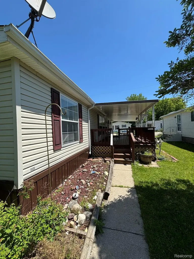 46 Bellwood Swartz Creek City MI 48473