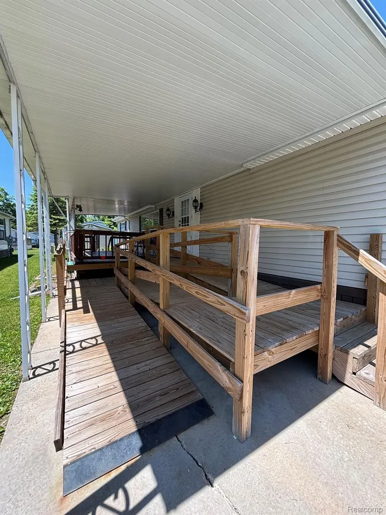 46 Bellwood Swartz Creek City MI 48473