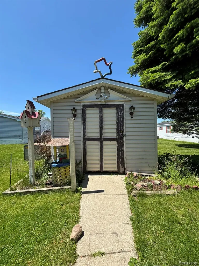 46 Bellwood Swartz Creek City MI 48473