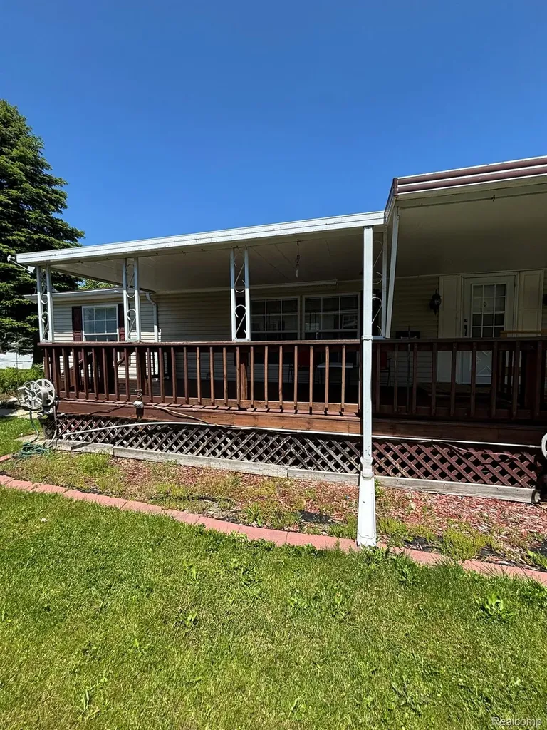 46 Bellwood Swartz Creek City MI 48473