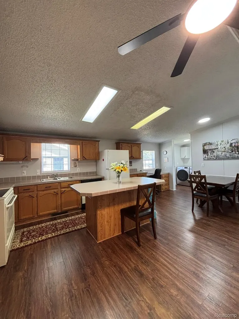 46 Bellwood Swartz Creek City MI 48473