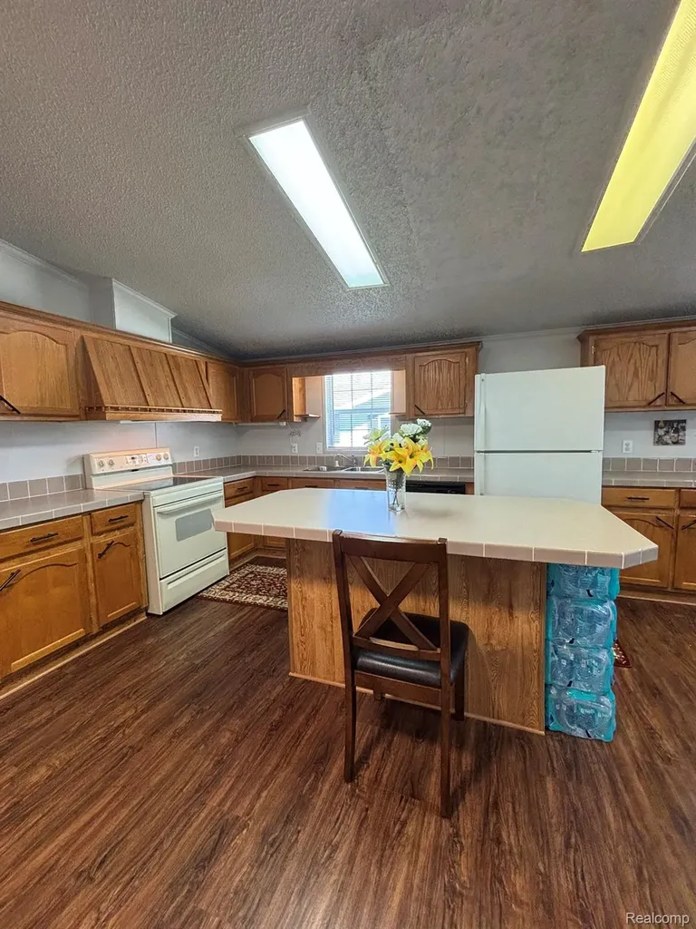 46 Bellwood Swartz Creek City MI 48473