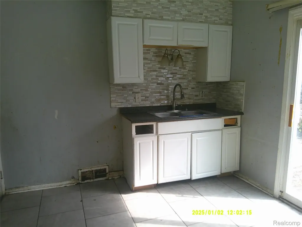 11710 Chatham Detroit City MI 48239