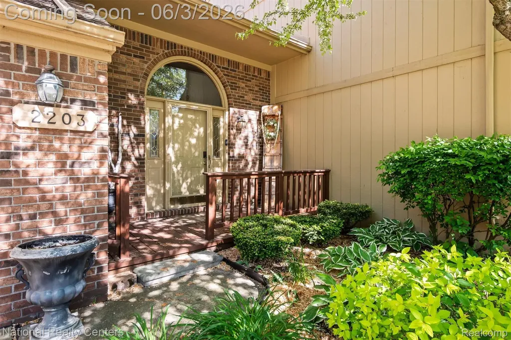 2203 Rochelle Park Drive Rochester Hills City MI 48309