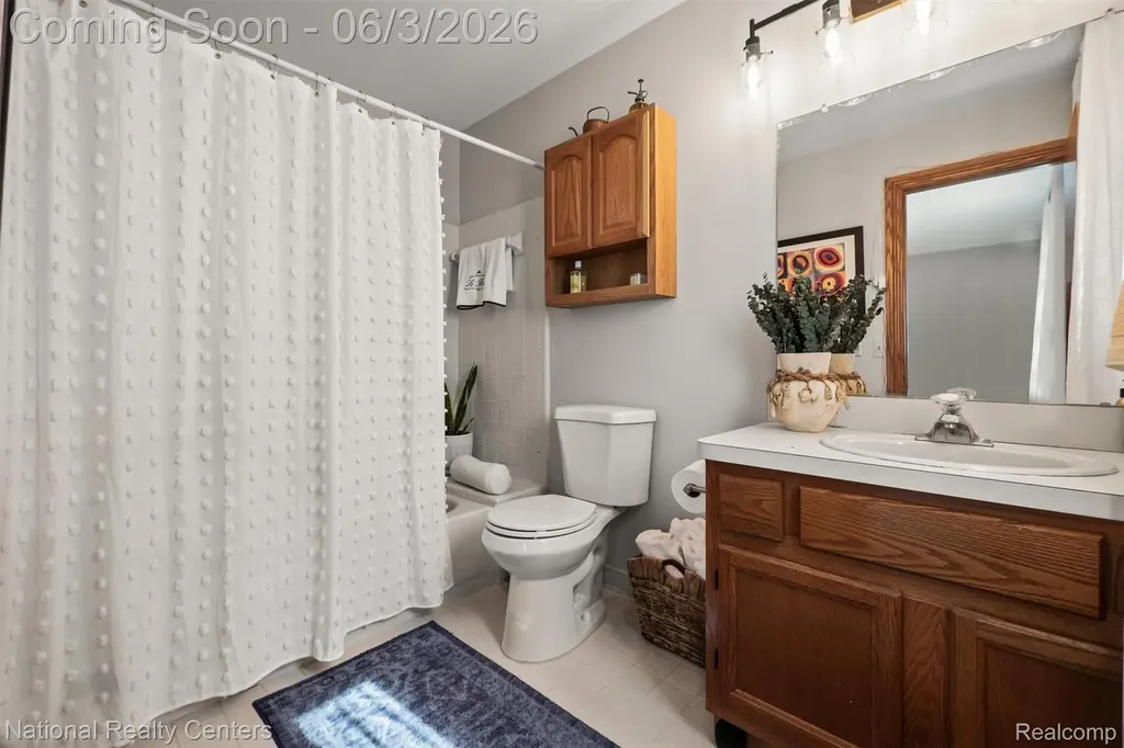 2203 Rochelle Park Drive Rochester Hills City MI 48309