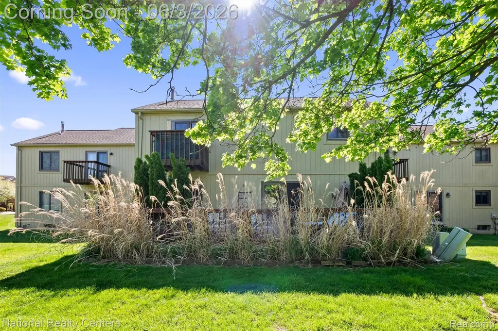 2203 Rochelle Park Drive Rochester Hills City MI 48309