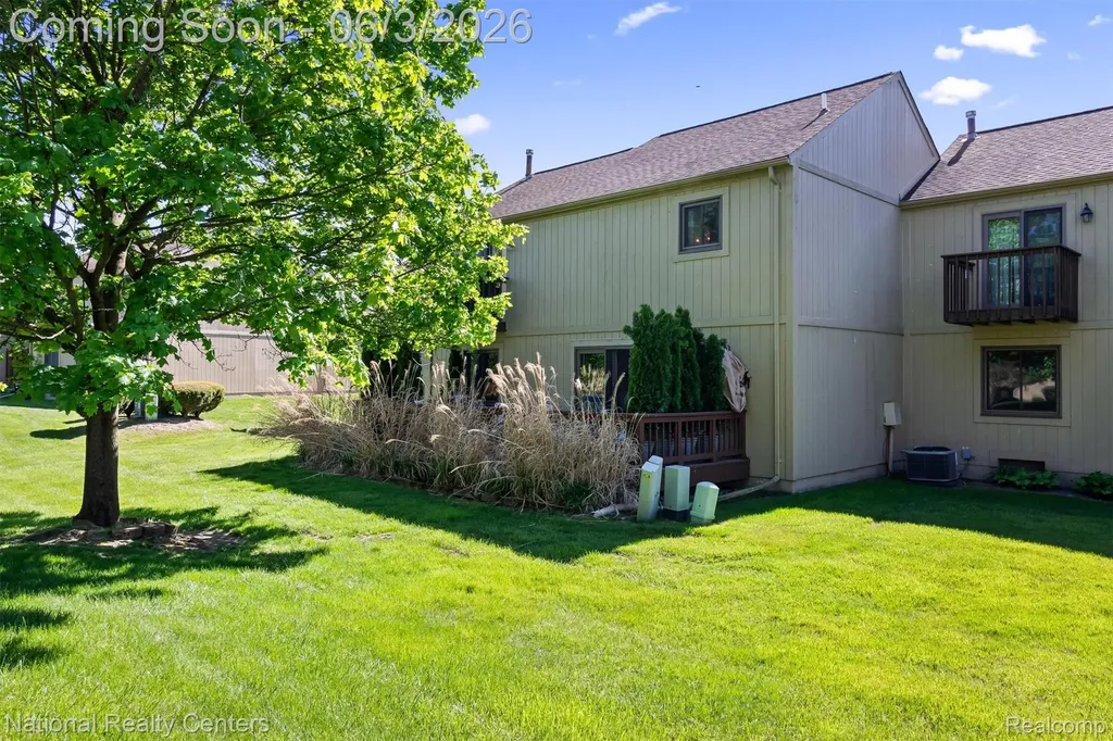 2203 Rochelle Park Drive Rochester Hills City MI 48309
