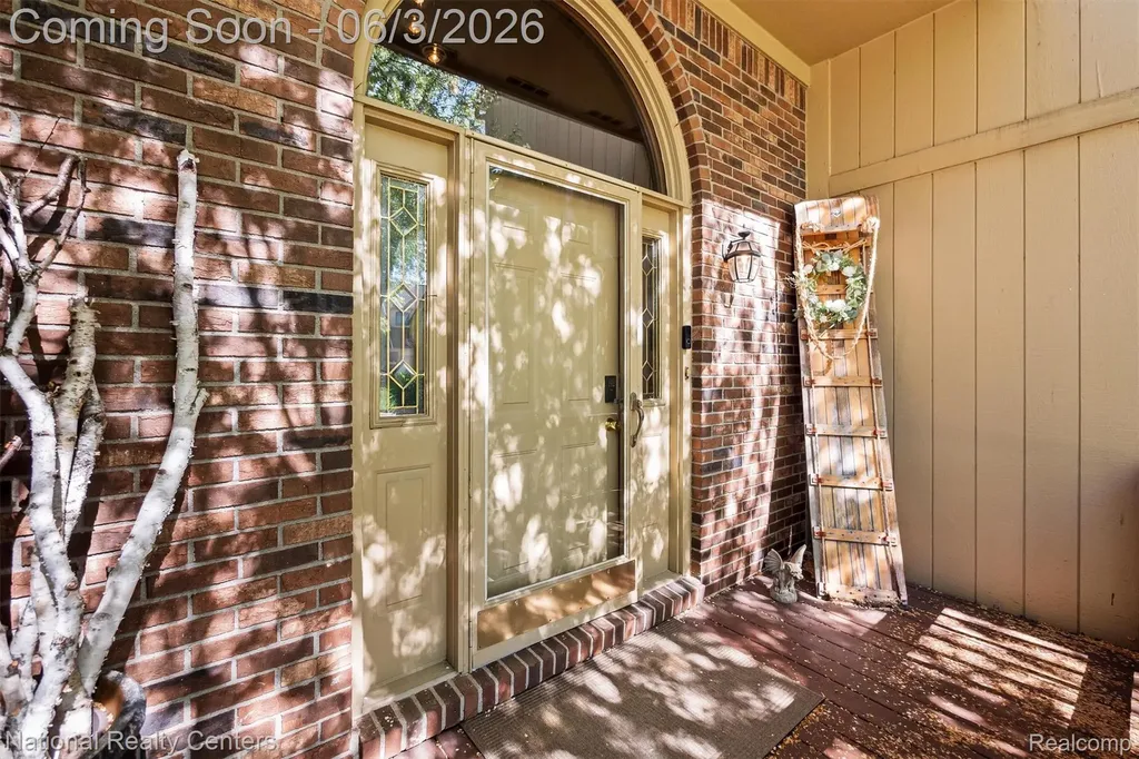 2203 Rochelle Park Drive Rochester Hills City MI 48309