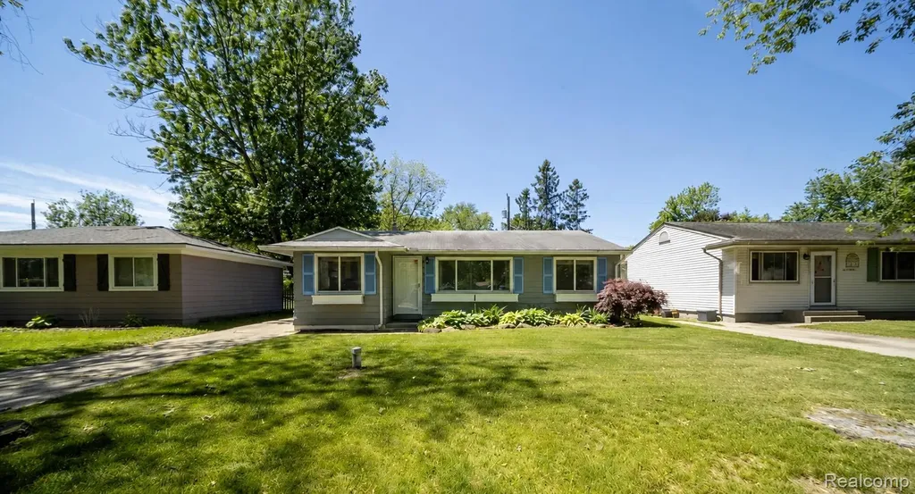 2363 Darnell Street Wolverine Lake Village MI 48390