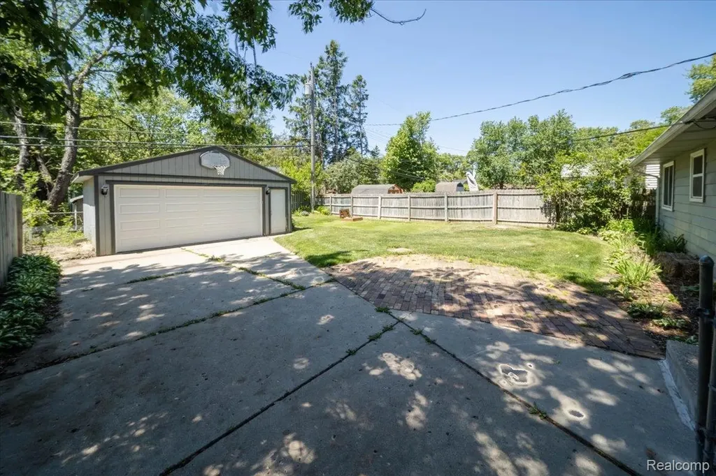 2363 Darnell Street Wolverine Lake Village MI 48390