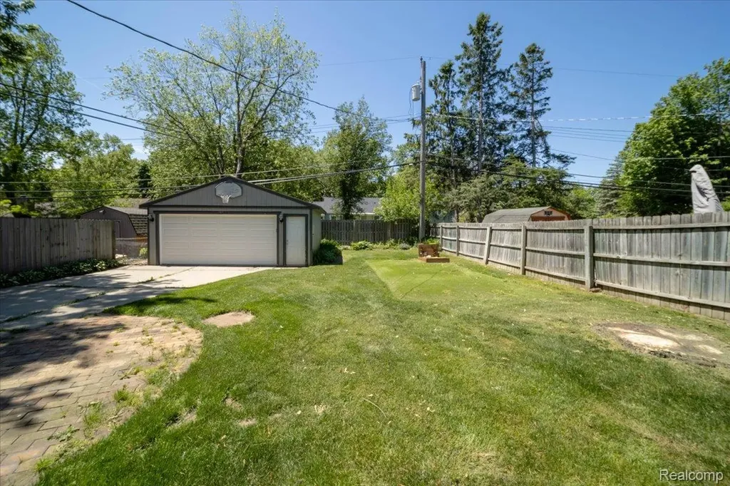 2363 Darnell Street Wolverine Lake Village MI 48390