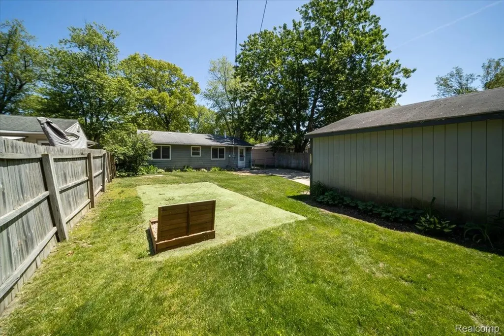 2363 Darnell Street Wolverine Lake Village MI 48390