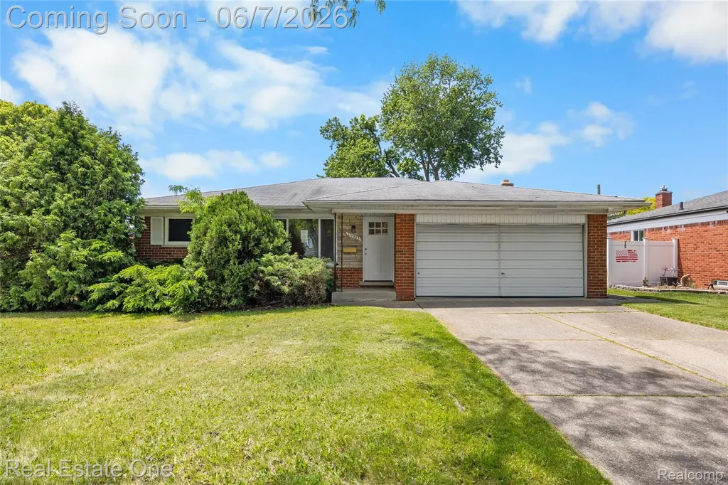 29903 Blossom Lane Warren City MI 48088