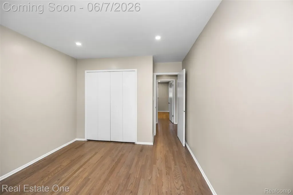 29903 Blossom Lane Warren City MI 48088