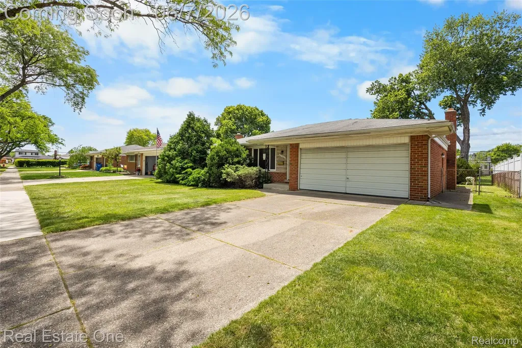 29903 Blossom Lane Warren City MI 48088
