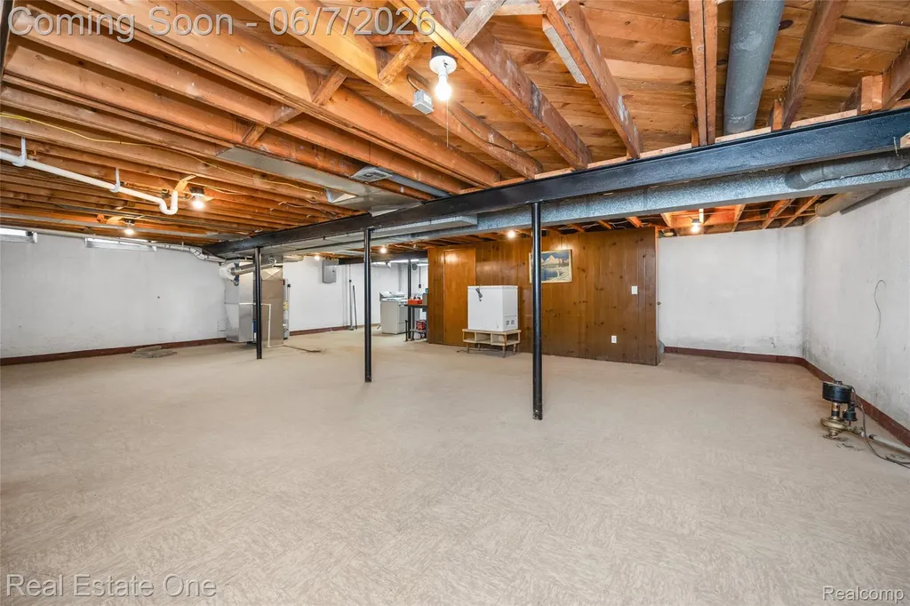 29903 Blossom Lane Warren City MI 48088