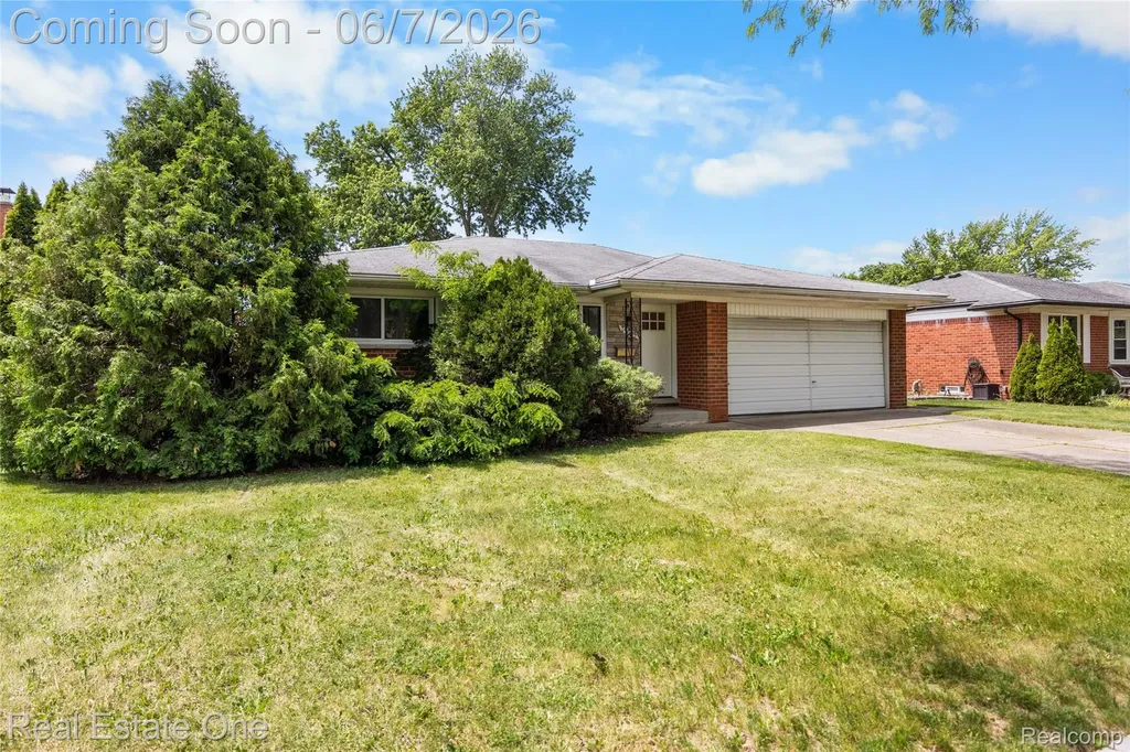 29903 Blossom Lane Warren City MI 48088