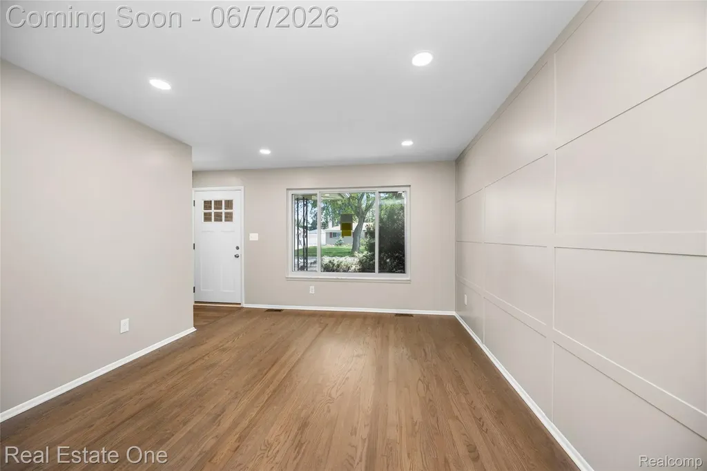 29903 Blossom Lane Warren City MI 48088